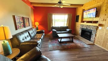 Smart TV, fireplace