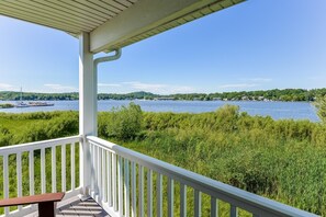 Property grounds - Overlooks Kalamazoo Lake and Saug walk to Douglas! (Douglas)