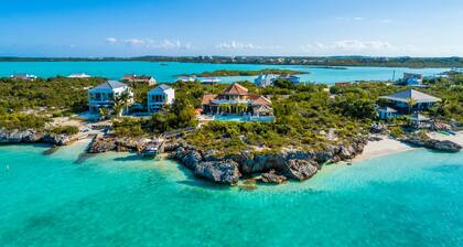 Villa Valentina: Swim Access, Pool, Kayaks, & More!