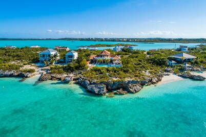 Villa Valentina: Swim Access, Pool, Kayaks, & More!