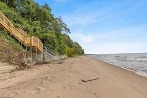 Una spiaggia nelle vicinanze