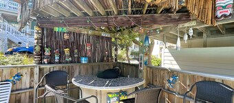 OS746-Oceanside 5 BRs, Pool & Tiki Bar, Hot Tub, Pool Table and Dog Friendly!