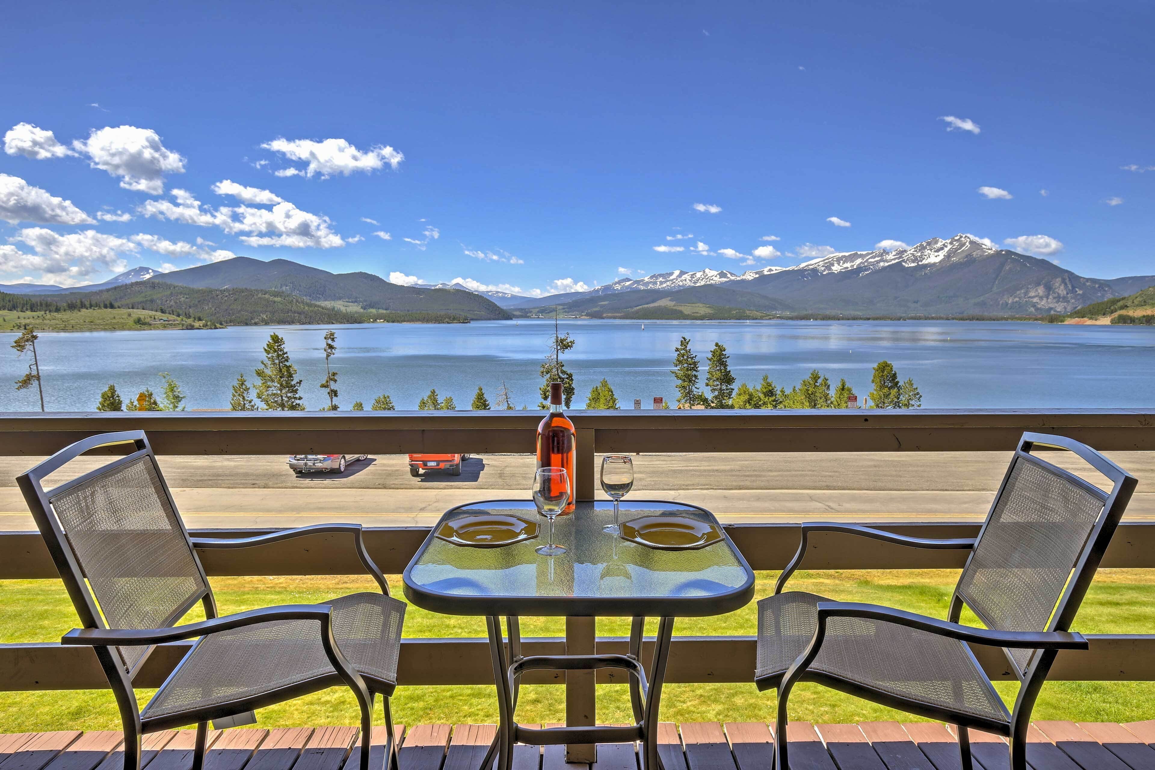 Lakefront Dillon Condo w/ Pool Access: Near Skiing