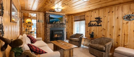 Smart TV, fireplace