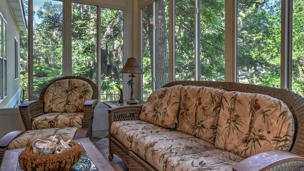 A room with a large window, wicker furniture, and a decorative bowl. - Walk to Marina! Midway House by Sunbury Channel (Midway)