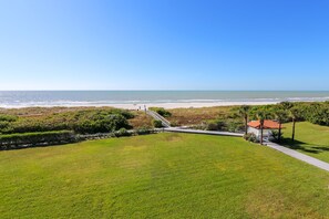 Property grounds - Land's End 404 bldg 9~ Next to Pool (Treasure Island)