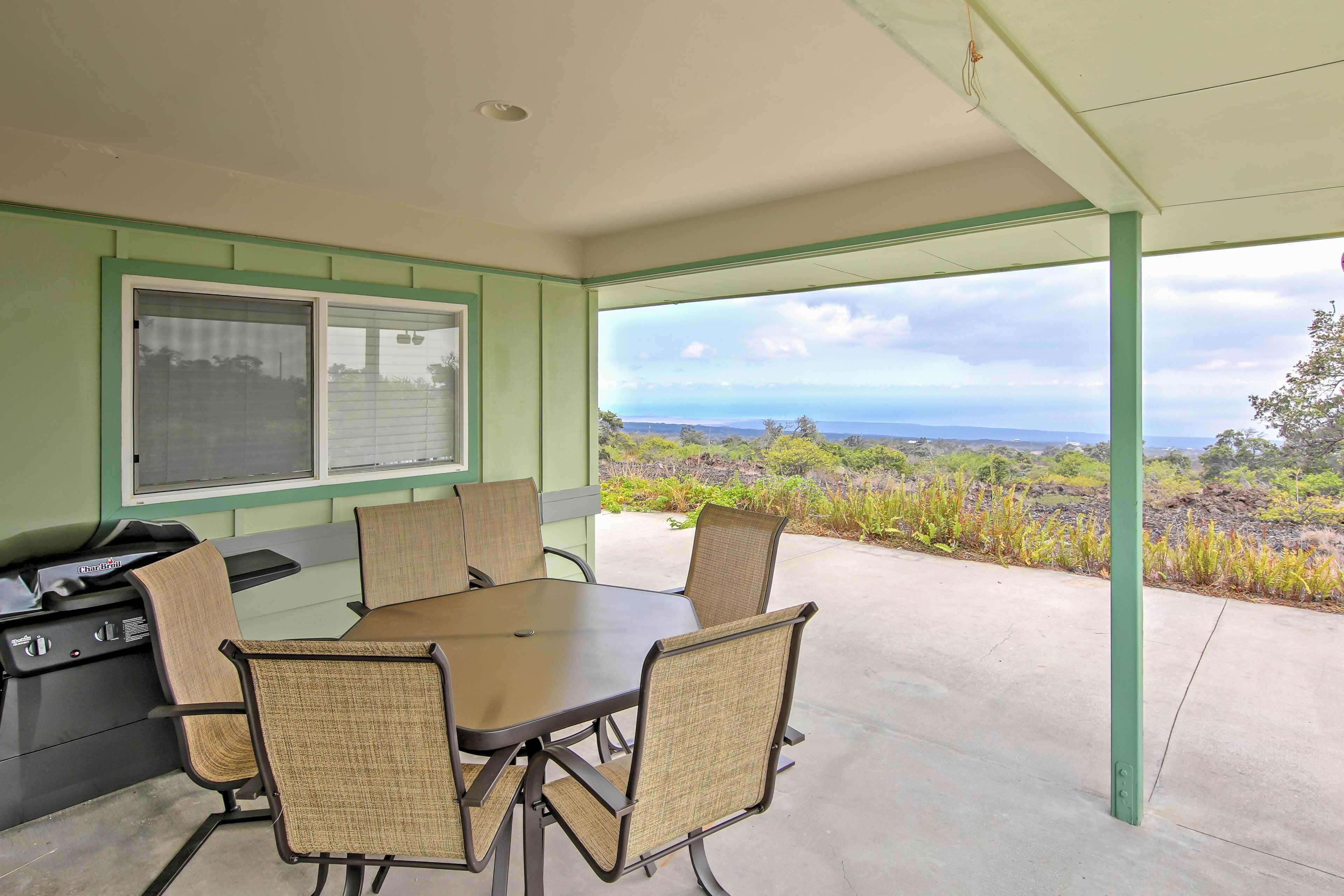 Ocean View Bungalow w/ Lanai: 13 Mi to South Point