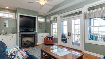 Un reproductor de DVD, un futbolín