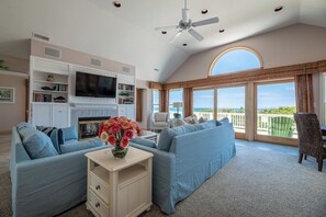 TV - C0437 Terning Point. Impeccable Corolla Oceanfront w/Pool, Hot Tub, PETS OK! (Corolla)