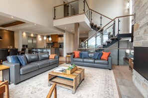 Smart TV, fireplace, ping pong, stereo