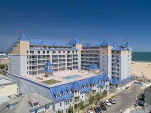 Exterior - Beautiful and spacious townhouse located on the boardwalk with a pool! (Ocean City)