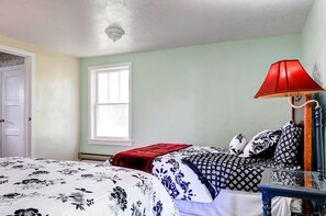 4 habitaciones, tabla de planchar con plancha, cuna de viaje y internet 