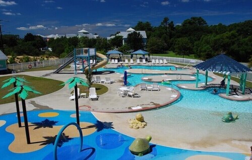 Carabelle's Fish House At Bermuda Bay, Waterpark & Pool, 1 Mile from Beach!