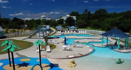 Carabelle's Fish House At Bermuda Bay, Waterpark & Pool, 1 Mile from Beach!