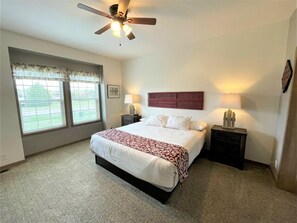 6 bedrooms, iron/ironing board, Internet, bed sheets