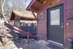Exterior detail - Couple's Retreat in Sevierville w/ Community Perks (Sevierville)