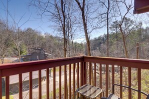 Property grounds - Couple's Retreat in Sevierville w/ Community Perks (Sevierville)