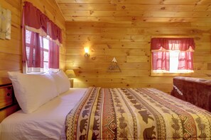 Iron/ironing board, internet, bed sheets - Couple's Retreat in Sevierville w/ Community Perks (Sevierville)