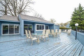 Apartment, 2 Schlafzimmer, Flussblick | Speisen im Freien