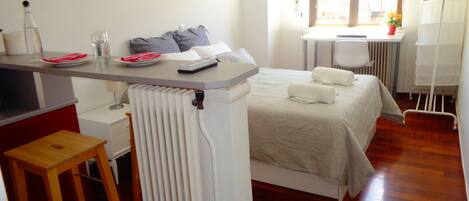 1 bedroom, iron/ironing board, internet, bed sheets