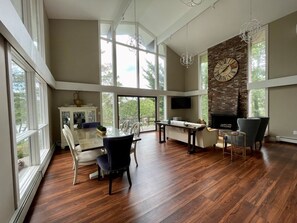 TV - Beautiful home overlooking Emery Pond (Chatham)