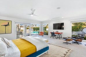 5 bedrooms, iron/ironing board, WiFi, bed sheets