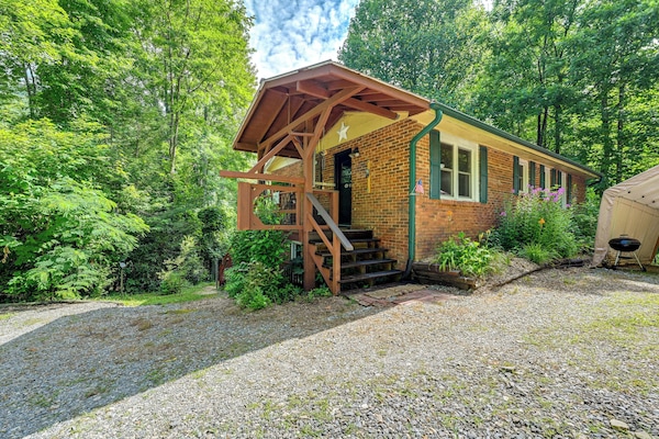 Robbinsville Vacation Rental | 2BR | 2BA | 1,200 Sq Ft | Stairs Required