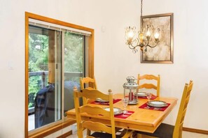 Dining - Slope Side, Amazing Location, True Ski in & Out (Whistler)