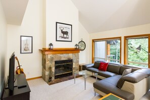 Smart-tv en een open haard