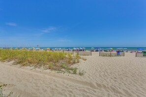 På stranden