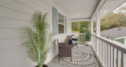 Sun, Sand & Smiles! Ocean Isle Apt w/ Balcony