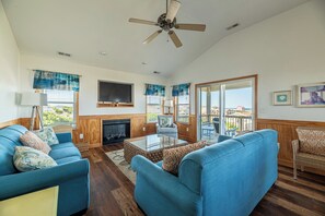 TV, fireplace, streaming services