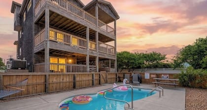 Carolina Cottage - Kitty Hawk, Oceanside, Walk to Beach, Pool, Hot Tub, Pool Table