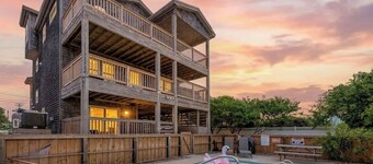 Carolina Cottage - Kitty Hawk, Oceanside, Walk to Beach, Pool, Hot Tub, Pool Table
