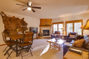 Télévision, cheminée