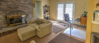 Private Plymouth Hideaway - 13 Miles to Ann Arbor!