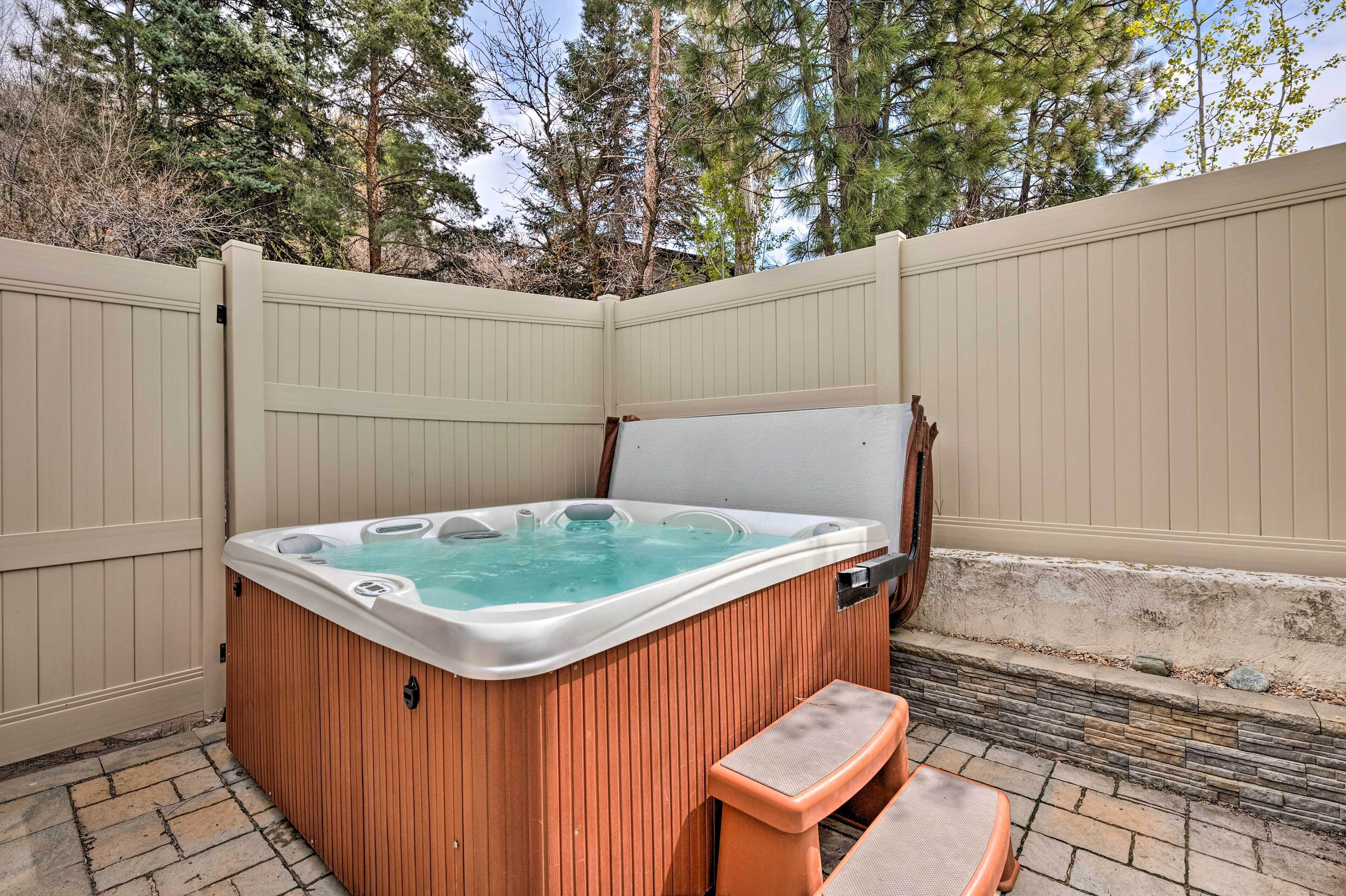 Private Backyard | Hot Tub