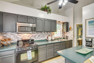 Near Golf & Beaches: East Greenwich Cottage!