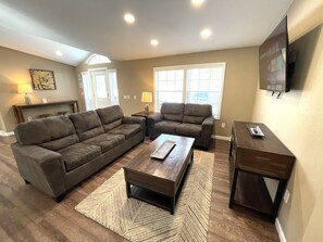 Smart-TV, Kamin, Arbeitsbereiche