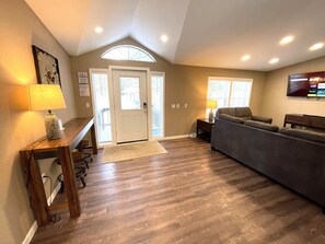 TV connectée, cheminée, espaces bureaux