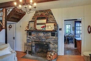 TV, fireplace, DVD player, books