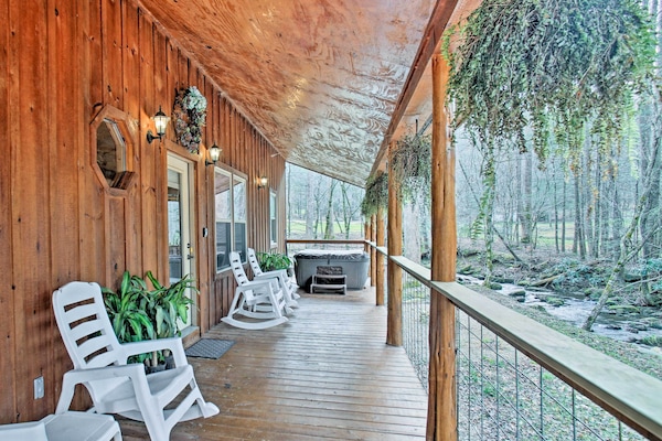 Outdoor Space | Furnished Deck