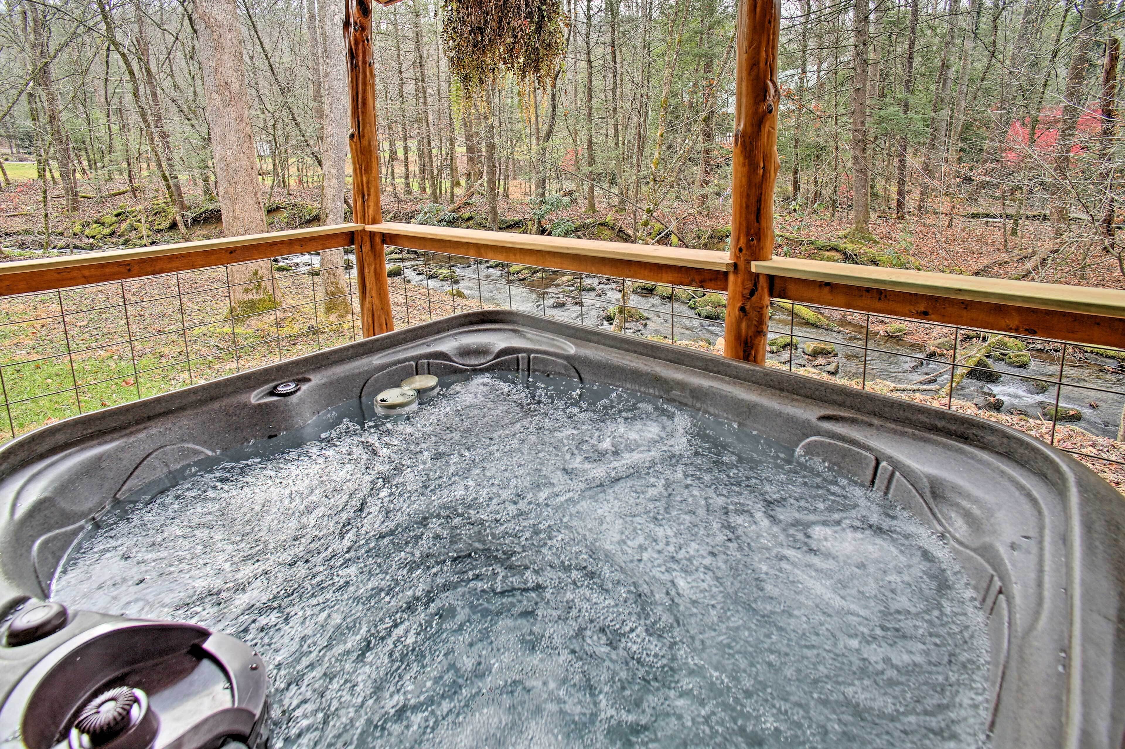 Outdoor spa tub