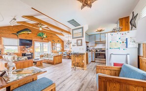 TV - This is it - Nags Head MP 16, Ocean View, Beach 75 Yds, Elevator, Wheelchair Friendly, Flex Stays (Nags Head)