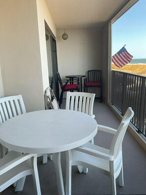 Outdoor dining - Cozy 2 Bedroom Ocean Front Condo with Amazing View from Covered Balcony and Free WiFi Located Midtown and Just Steps to the Beach! (OCEAN CITY)