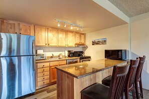 Microwave, stovetop, dishwasher, coffee/tea maker