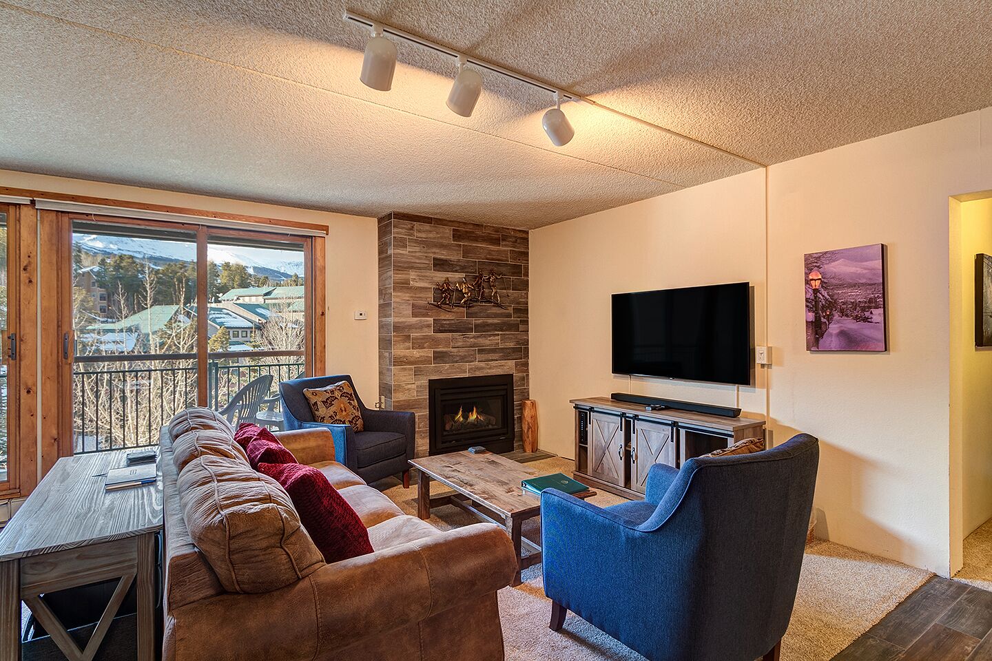 Ski-In/ski-Out Downtown Breckenridge Condo, Hot Tubs, Mountain Views!