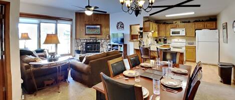 Smart TV, fireplace, stereo