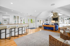 TV, fireplace, DVD player, streaming services