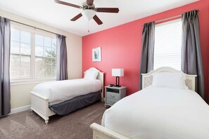 9 Schlafzimmer, Schreibtisch, Bügeleisen/Bügelbrett, WLAN